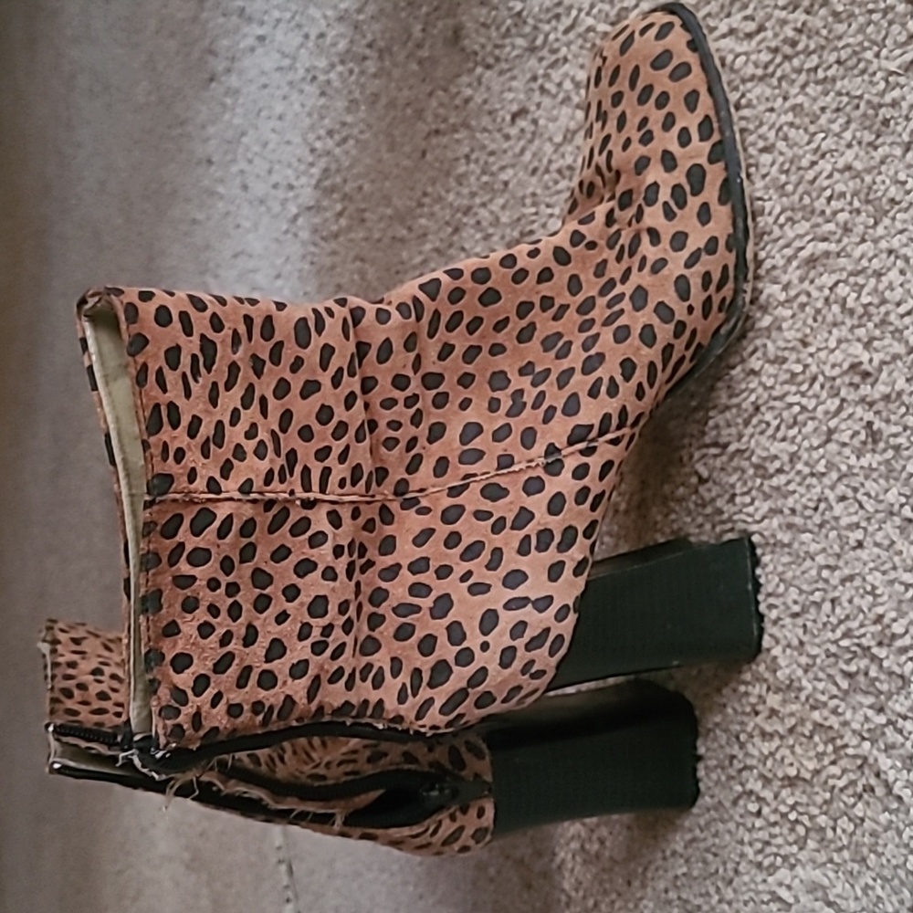 Newport news suede leopard animal print booties vintage